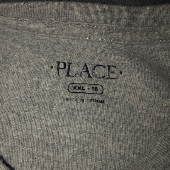 A grey short-sleeve tee shirt - Picture 3 of 3